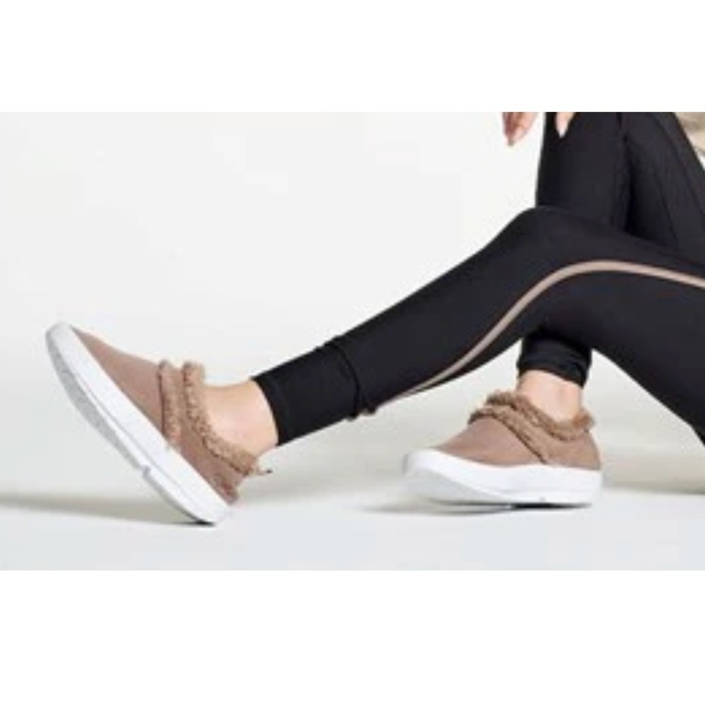 OOFOS Women's OOcoozie Light Taupe Low Size 7.5 Recovery Shoes Mule